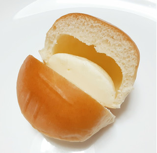 「ヤマザキ 薄皮 レアチーズクリームパン 袋4個」のクチコミ画像 by つなさん