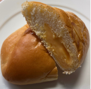 「第一パン 森のたまごのたっぷりクリームパン」のクチコミ画像 by 骨なしスケルトンさん