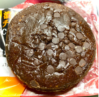 「オイシス 濃厚チョコケーキタルト 袋1個」のクチコミ画像 by ぱぴぴさん