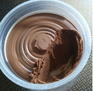 「トップバリュ チョコクリーム カップ140g」のクチコミ画像 by にゃあこさん