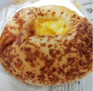 「ニューデイズ たっぷりたまごぱん ベーコン＆チーズ」のクチコミ画像 by もぐのこさん