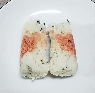「ニューデイズ ゆず香る鮭と青菜おにぎり」のクチコミ画像 by みにぃ321321さん