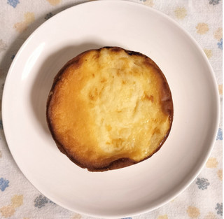 「セブン＆アイ セブンプレミアム 北海道チーズのチーズケーキタルト」のクチコミ画像 by ゆるりむさん