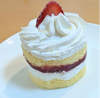 「ファミリーマート ファミマルSweets いちごのショートケーキ」のクチコミ画像 by はるなつひさん