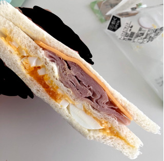 「ファミリーマート ハムチーズたまごサンド」のクチコミ画像 by はぐれ様さん