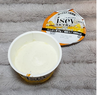 「日本ルナ Isey SKYR バニラ オレンジピール入りソース カップ105g」のクチコミ画像 by みにぃ321321さん