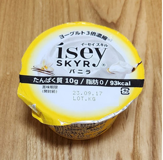「日本ルナ Isey SKYR バニラ カップ105g」のクチコミ画像 by みにぃ321321さん