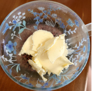 「よつ葉 北海道アイスクリーム 発酵バター 114ml」のクチコミ画像 by ももたろこさん