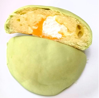 「神戸屋 果汁入りメロンパン クリーム＆ホイップ 袋1個」のクチコミ画像 by つなさん