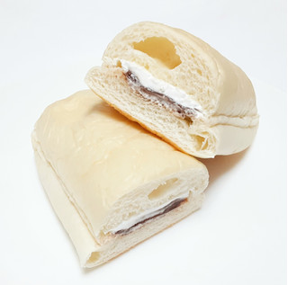 「ヤマザキ 白いコッペパン ジャンドゥーヤチョコクリーム＆ホイップ 袋1個」のクチコミ画像 by つなさん