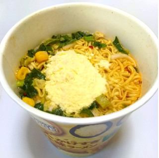 「エースコック EDGE チーズかけすぎチリトマト味ラーメン カップ75g」のクチコミ画像 by つなさん