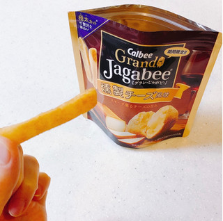 「カルビー Grand Jagabee 燻製チーズ風味 袋38g」のクチコミ画像 by ビーピィさん