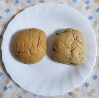 「ローソン NL もち麦パン チーズクリーム＆ダブルベリー 2個入」のクチコミ画像 by ゆるりむさん