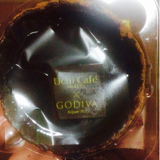 「ローソン Uchi Cafe’ SWEETS × GODIVA ショコラタルト」のクチコミ画像 by とまけちゃさん