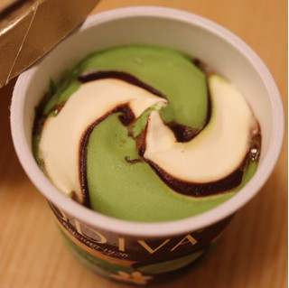 「ゴディバ カップアイス 宇治抹茶とバニラにチョコレートソースを添えて カップ90ml」のクチコミ画像 by Yulikaさん