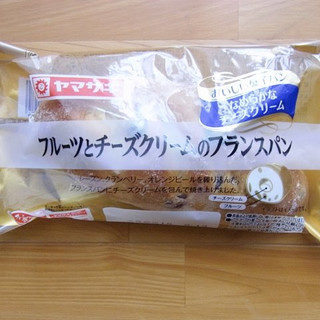「ヤマザキ おいしい菓子パン フルーツとチーズクリームのフランスパン 袋1個」のクチコミ画像 by emaさん