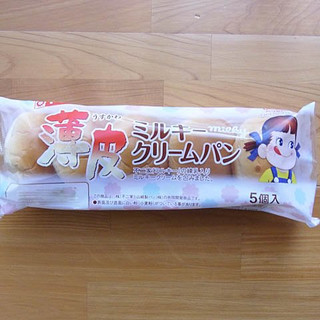 「ヤマザキ 薄皮 ミルキークリームパン 袋5個」のクチコミ画像 by emaさん