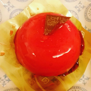 「ローソン Uchi Cafe’ SWEETS 赤いクリスマスケーキ ベリームース＆ガナッシュ」のクチコミ画像 by harutanuさん