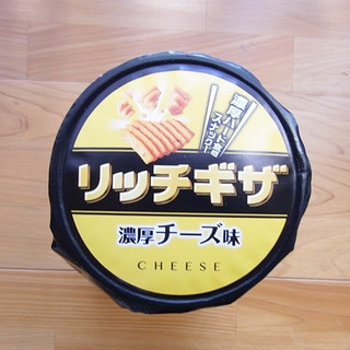 「フリトレー リッチギザ 濃厚チーズ味 カップ65g」のクチコミ画像 by emaさん