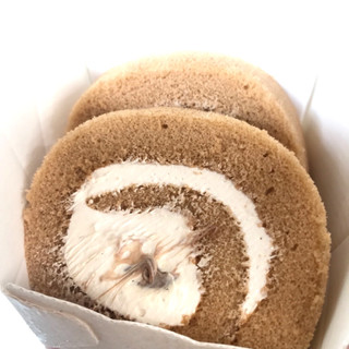 「オランジェ 森永ミルクキャラメルのロールケーキ 袋2枚」のクチコミ画像 by たーしーさん