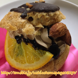 「ローソン Uchi Cafe’ SWEETS プレミアムシュークリーム チョコ」のクチコミ画像 by マロンまろんさん