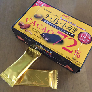 「明治 チョコレート効果 カカオ72％ 素焼きクラッシュアーモンド 箱47g」のクチコミ画像 by さっちゅさん