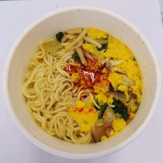 「セブンプレミアム スープが決め手の酸辣湯麺 カップ72g」のクチコミ画像 by レビュアーさん