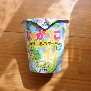 「カルビー じゃがりこ 枝豆しおバター味 カップ52g」のクチコミ画像 by emaさん