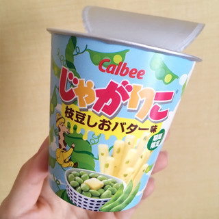 「カルビー じゃがりこ 枝豆しおバター味 カップ52g」のクチコミ画像 by レビュアーさん