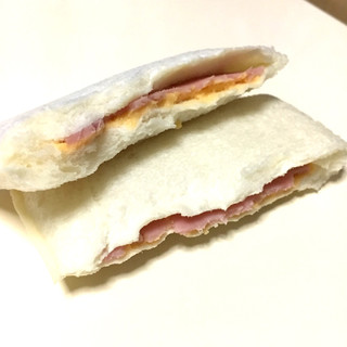 「ヤマザキ ランチパック 3種のチーズアソート 袋2個」のクチコミ画像 by fish moonさん