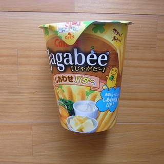 「カルビー Jagabee しあわせバター カップ38g」のクチコミ画像 by emaさん