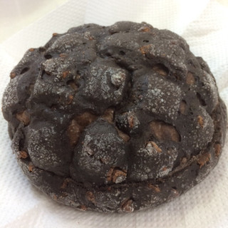 「ローソン 黒いメロンパン ベルギーチョコホイップ」のクチコミ画像 by SANAさん