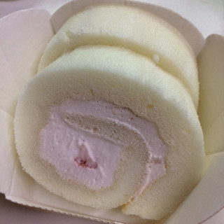 「オランジェ あまおう苺のロールケーキ 袋2個」のクチコミ画像 by SANAさん