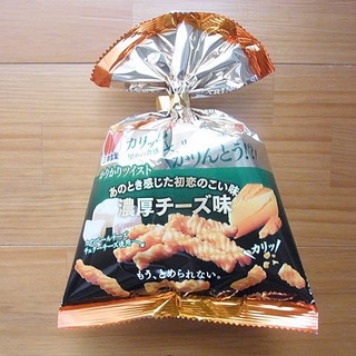 「三幸製菓 かりかりツイスト 濃厚チーズ味 袋60g」のクチコミ画像 by emaさん