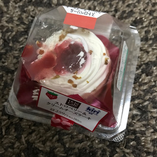 「ローソン ストロベリー＆クリームチーズケーキ」のクチコミ画像 by みかちんさん