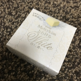 「明治 メルティーキッス とろけるホワイト 箱25g」のクチコミ画像 by みかちんさん