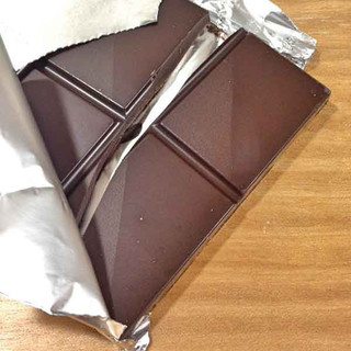 「デラビューダ 70％ダークチョコレート 100g」のクチコミ画像 by もみぃさん