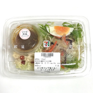 「セブン-イレブン ピリ辛ドレで食べる！ラーメンサラダ」のクチコミ画像 by あろんさん