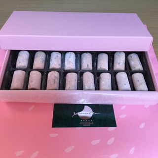 「ジュヴァンセル 桜生チョコレート 箱16粒」のクチコミ画像 by レビュアーさん