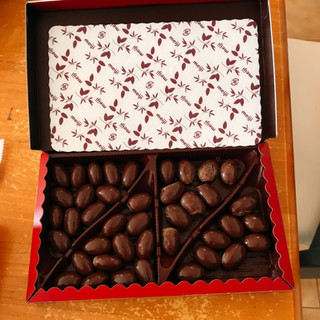 「明治 アーモンドチョコレート 大箱 箱173g」のクチコミ画像 by ユズハさん