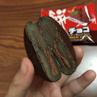 中評価】「餅チョコ(^^)♪ - やおきん 餅チョコ アーモンド入り」の