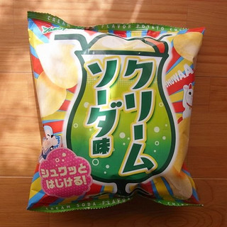 「山芳製菓 ポテトチップス クリームソーダ味 袋48g」のクチコミ画像 by emaさん