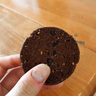 「ステラおばさんのクッキー ダブルチョコナッツ 袋1枚」のクチコミ画像 by ユズハさん