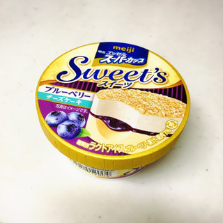 「明治 エッセル スーパーカップSweet’s ブルーベリーチーズケーキ カップ172ml」のクチコミ画像 by ちびころ丸さん