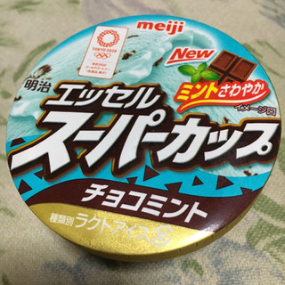 「明治 エッセルスーパーカップ チョコミント カップ200ml」のクチコミ画像 by まえ子んさん