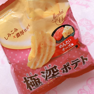 「山芳製菓 極深ポテト めんたいチーズ味 袋50g」のクチコミ画像 by まよりさん