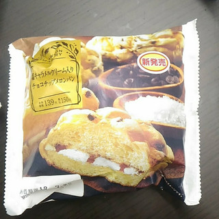 「ローソン 塩キャラメルクリーム入り チョコチップメロンパン」のクチコミ画像 by xのっちむxさん