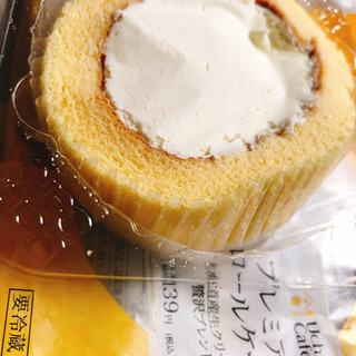 「ローソン Uchi Cafe’ SWEETS 新 プレミアムロールケーキ」のクチコミ画像 by si_ro_さん