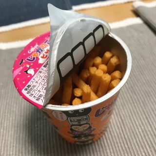 「カルビー じゃがりこ ピザ味 カップ52g」のクチコミ画像 by ぽてぽてすんさん