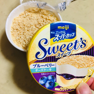 「明治 エッセル スーパーカップSweet’s ブルーベリーチーズケーキ カップ172ml」のクチコミ画像 by green_appleさん